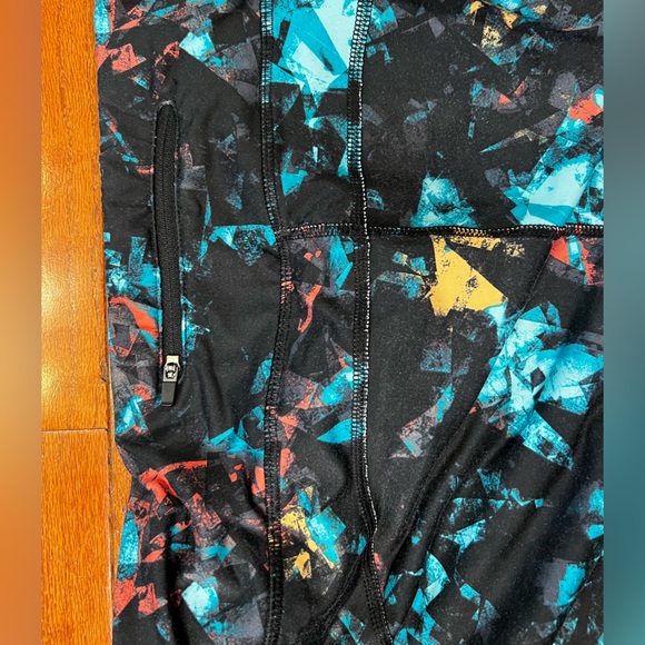 Old Navy Active Go-Dry Splash Print Cropped Leggings XL Preowned Athleisure - Picture 12 of 12